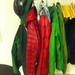 Man skulle kunna tro att jag gillar grönt och rött. Iaf om man kollar på min garderob.. Och mina sovsäckar.. #alskarattsovaute #skogsmullen by skogsmullen